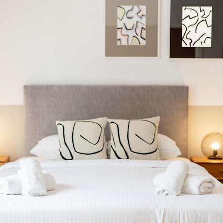 Spacious High-Ceiling 2-Bedroom By Acropolis Museum Atene Esterno foto